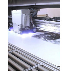 Таблички на пластике с УФ-печатью