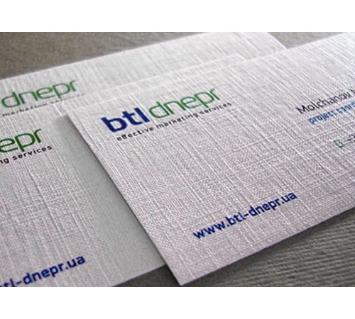 Визитка односторонняя на светлой текстурной бумаге